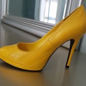 Ralph Lauren Yellow Pumps Size 7.5